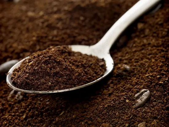 café em pó fresco ou instantâneo